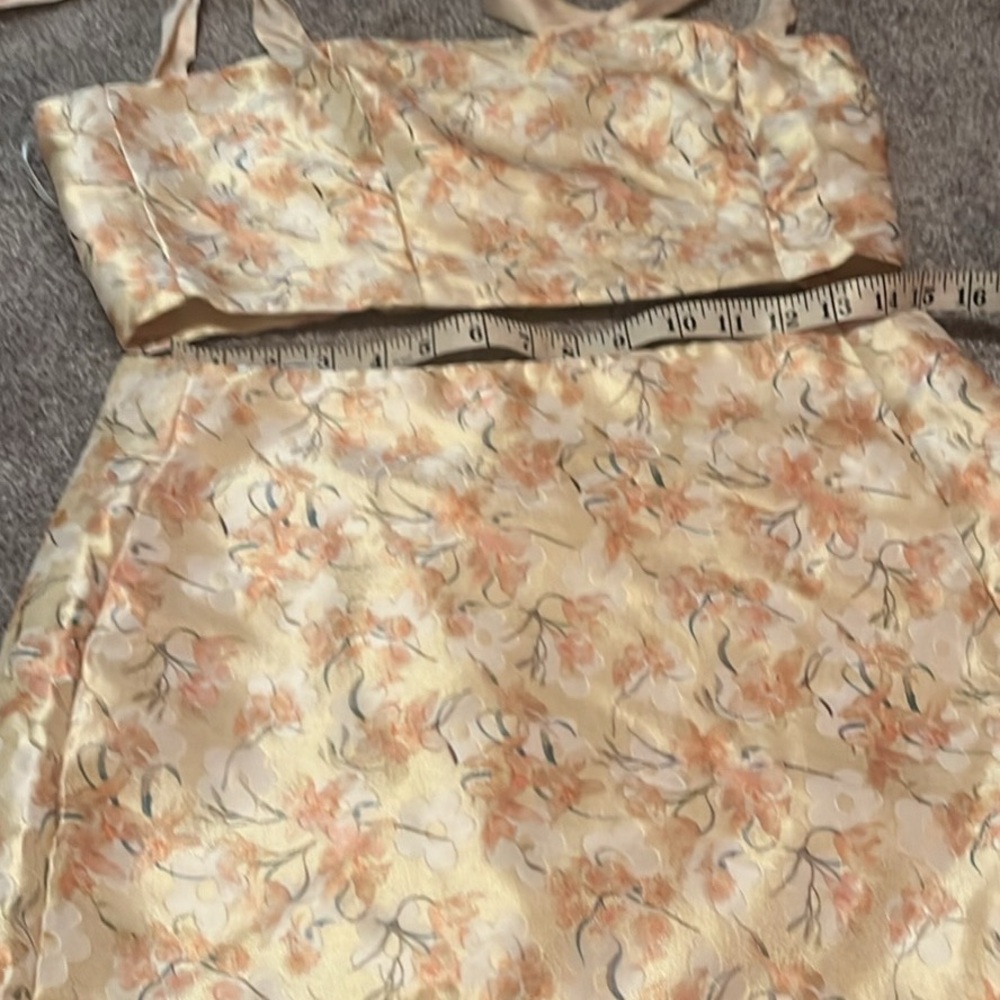 New 2 piece skirt and top with ties. Lined